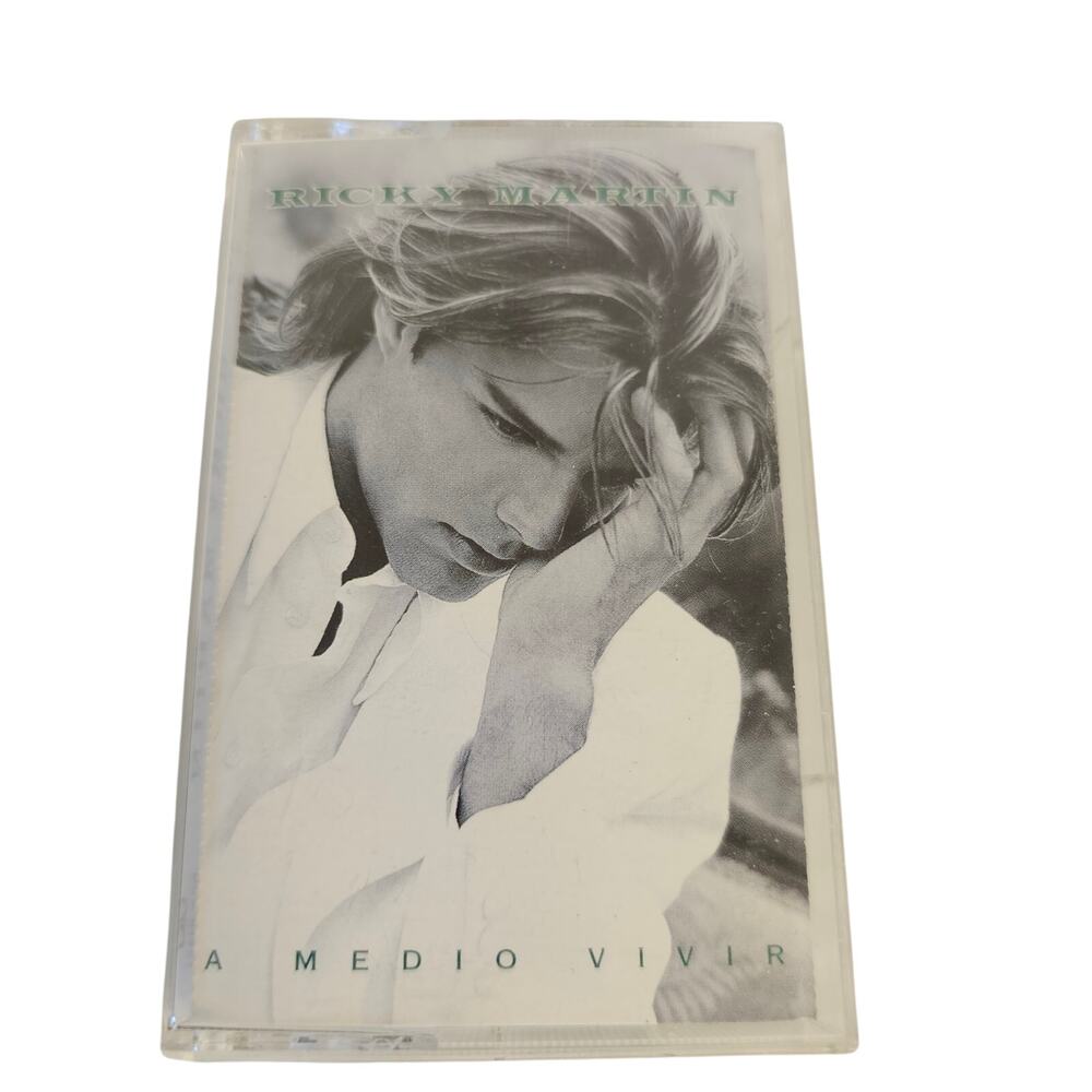 Ricky Martin A Medio Vivir Cassette Tape 1995 Sony Latin Spanish Pop